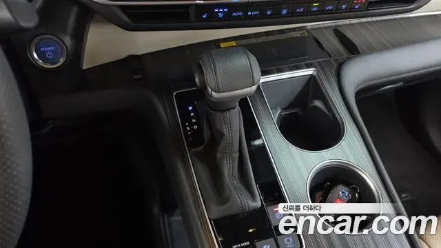 Toyota Sienna 2023 — Photo 2/35