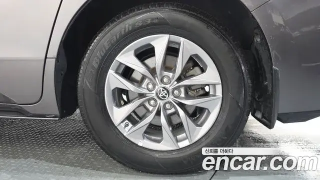 Toyota Sienna 2023 — Photo 28/35