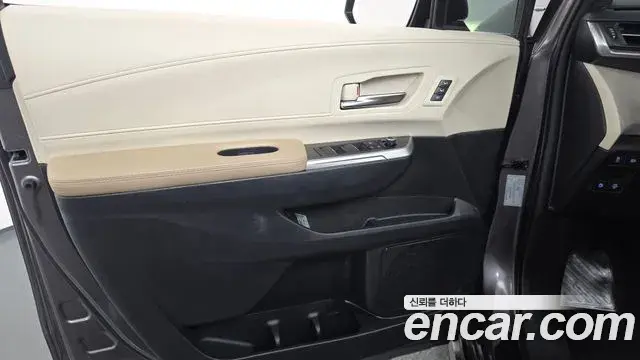 Toyota Sienna 2023 — Photo 5/35