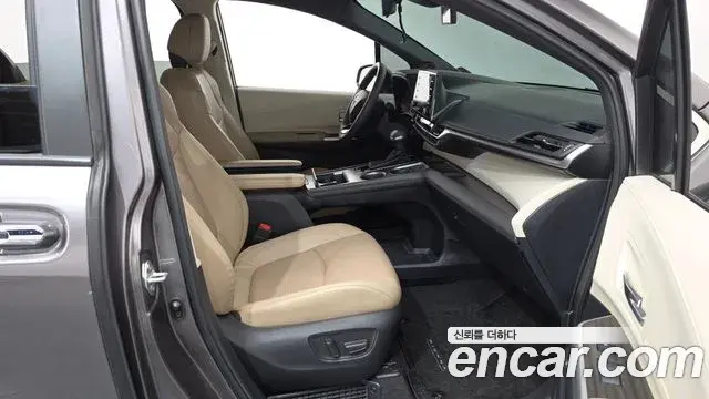 Toyota Sienna 2023 — Photo 25/35