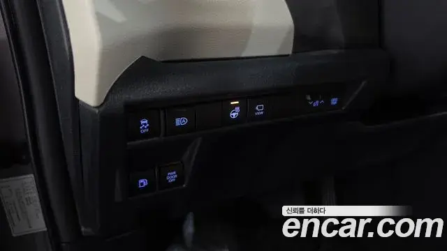 Toyota Sienna 2023 — Photo 29/35