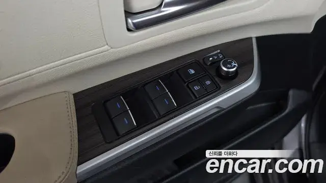 Toyota Sienna 2023 — Photo 1/35