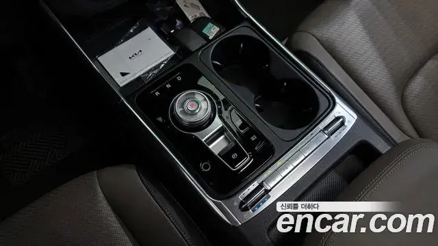 Kia Carnival 2023 — Photo 9/20