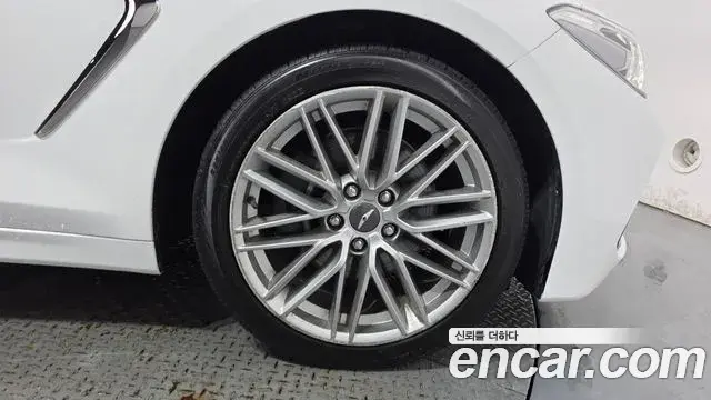 Genesis G70 2020 — Photo 31/35