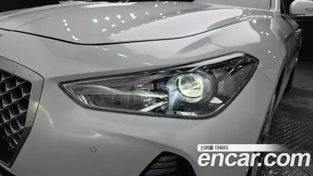 Genesis G70 2020 — Photo 23/35