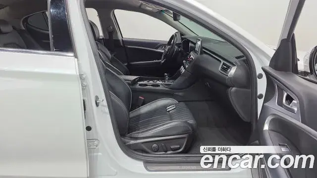 Genesis G70 2020 — Photo 13/35