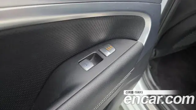 Genesis G70 2020 — Photo 32/35