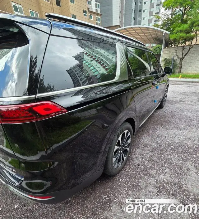 Kia Carnival 2021 — Фото 1/11
