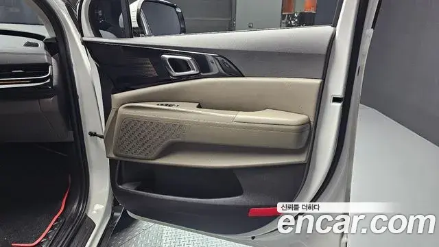 Kia Carnival 2024 — Photo 17/36
