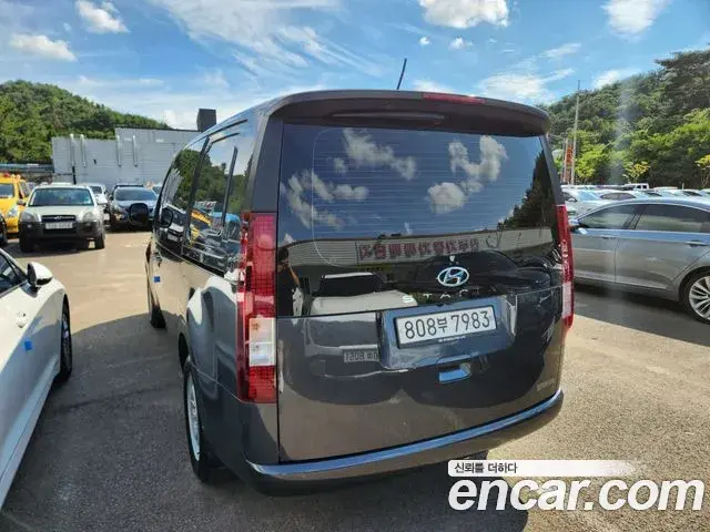 Hyundai Staria 2022 — Фото 4/13