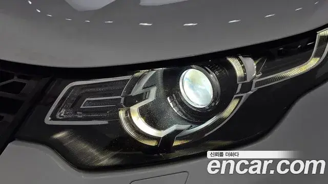 Land Rover Discovery Sport 2019 — Photo 21/36