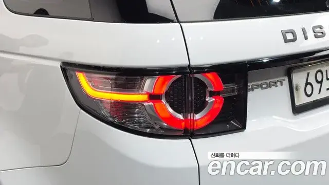 Land Rover Discovery Sport 2019 — Photo 1/36