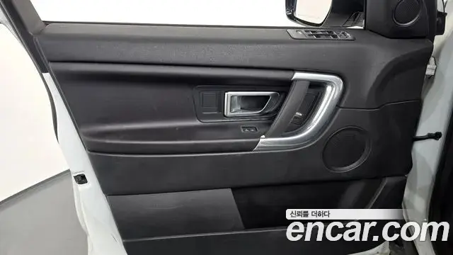 Land Rover Discovery Sport 2019 — Photo 30/36