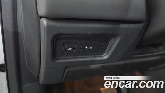 Land Rover Discovery Sport 2019 — Photo 3/36