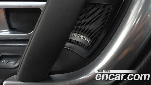 Land Rover Discovery Sport 2019 — Photo 18/36