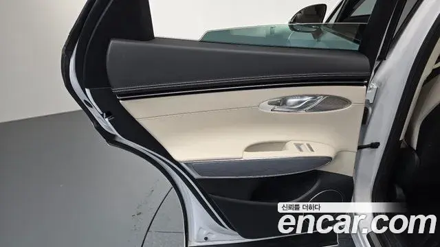 Genesis GV70 2023 — Şəkil 13/32