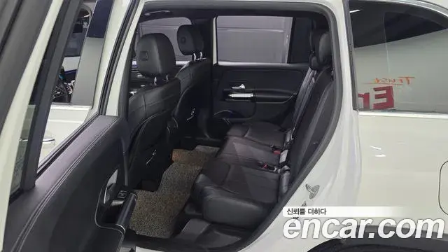 Mercedes-Benz GLB-Class 2021 — Фото 11/20