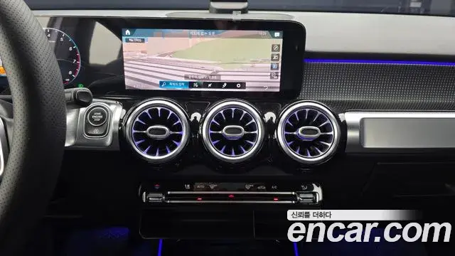 Mercedes-Benz GLB-Class 2021 — Фото 15/20