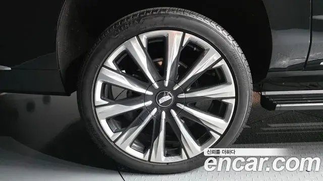 Cadillac Escalade 2025 — ფოტო 4/20