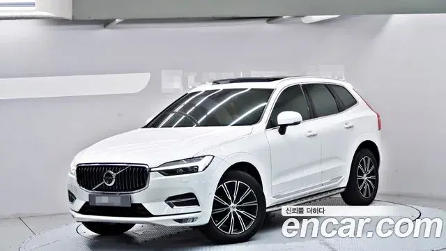 Volvo XC60 2021 — Фото 1/20