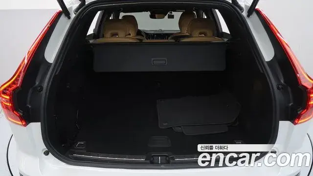 Volvo XC60 2021 — Фото 12/20
