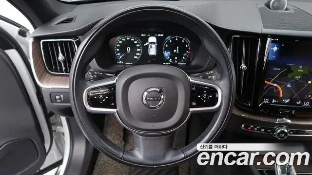 Volvo XC60 2021 — Фото 19/20