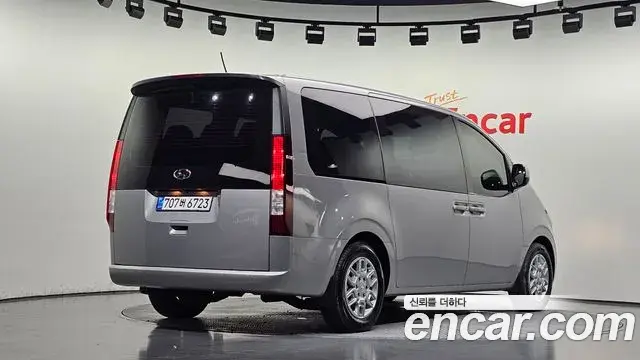 Hyundai Staria 2022 — ფოტო 2/20