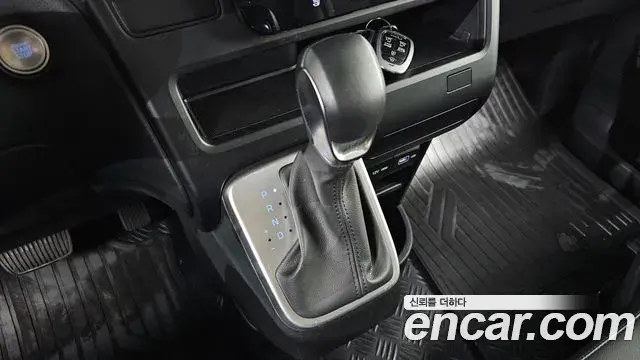 Hyundai Staria 2022 — ფოტო 9/20