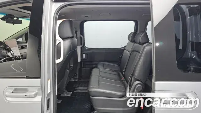 Hyundai Staria 2022 — ფოტო 11/20