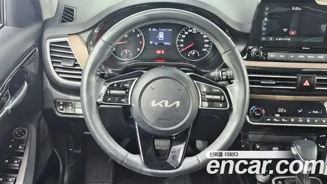 Kia Seltos 2021 — Фото 13/20