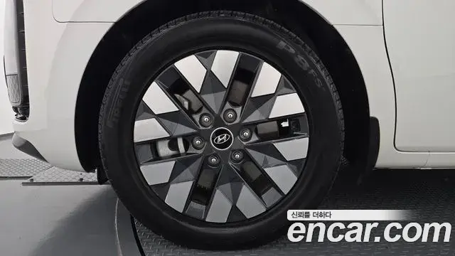 Hyundai Staria 2021 — Photo 5/20