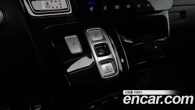 Hyundai Staria 2021 — Photo 9/20