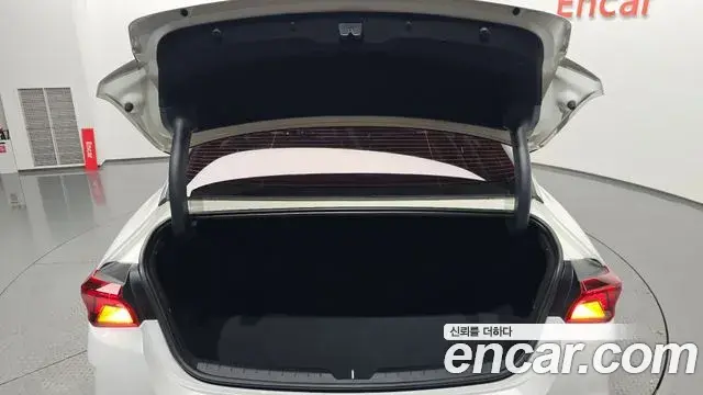 Kia K5 2020 — Photo 19/31