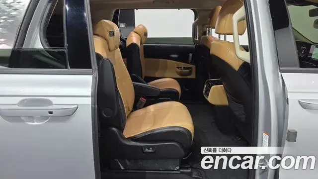 Kia Carnival 2021 — Фото 11/20
