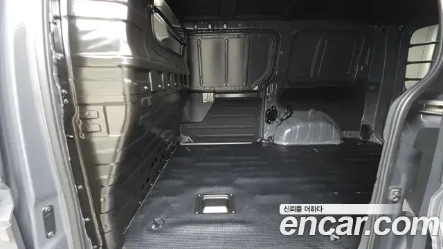 Hyundai Staria 2025 — Фото 12/20