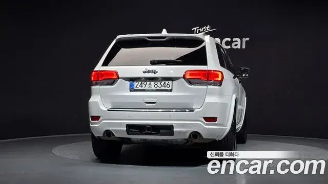 Jeep Grand Cherokee 2019 — Фото 4/20