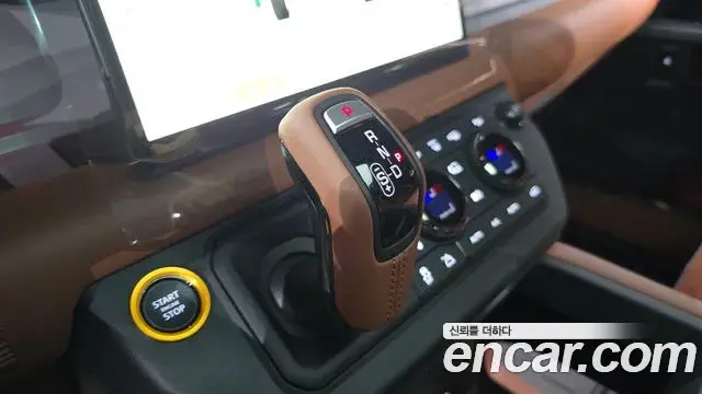 Land Rover Defender 2025 — Фото 9/20