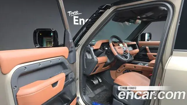 Land Rover Defender 2025 — Фото 10/20