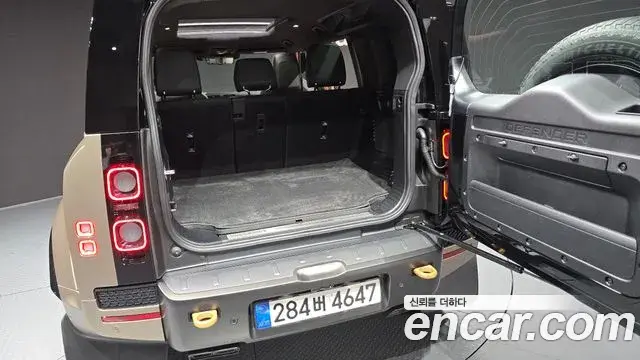 Land Rover Defender 2025 — Фото 19/20