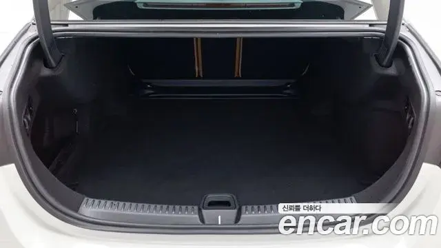 Mercedes-Benz E-Class 2026 — Photo 11/20