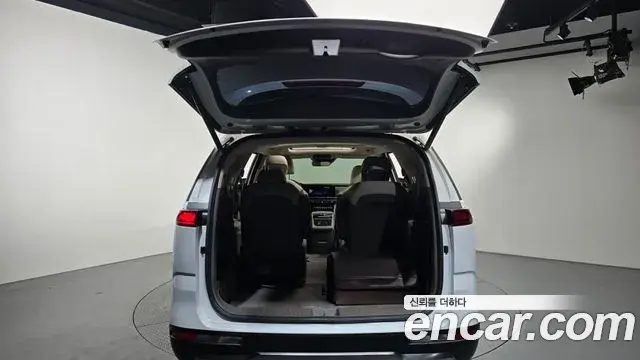 Kia Carnival 2022 — Фото 17/20
