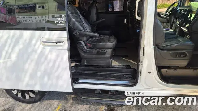 Hyundai Staria 2024 — Фото 10/20