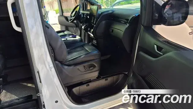 Hyundai Staria 2024 — Фото 11/20