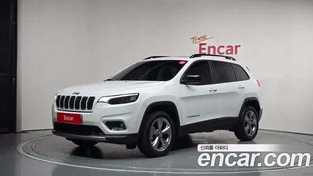 Jeep Cherokee 2022 — Фото 1/20