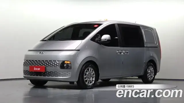 Hyundai Staria 2021 — Фото 1/20