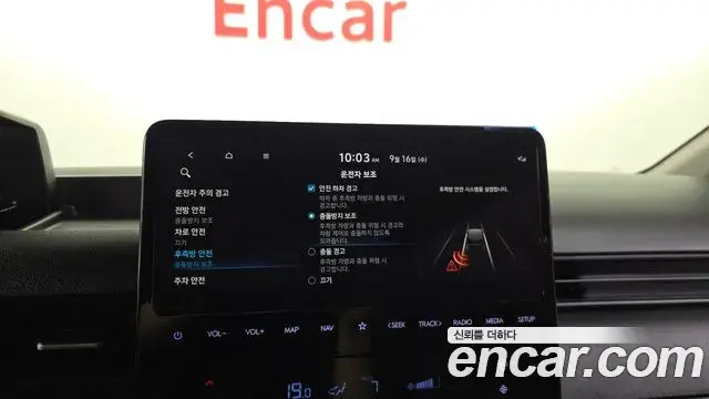Hyundai Staria 2021 — Фото 17/20