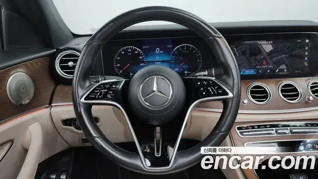 Mercedes-Benz E-Class 2021 — Фото 12/20