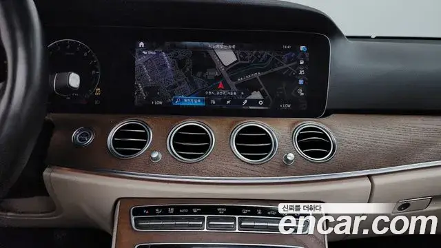 Mercedes-Benz E-Class 2021 — Фото 13/20