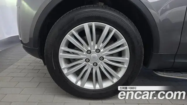 Land Rover Discovery 5 2018 — Photo 5/20
