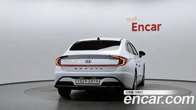 Hyundai Sonata 2022 — Фото 4/20